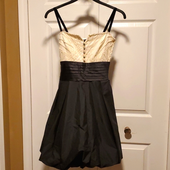 BCBGMaxAzria Dresses & Skirts - BCBGMaxAzria Women's Black & Cream Tux Dress - Size 6